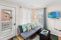 Two Eleven 211" King Studio Isle of Palms Cozy Hideaway