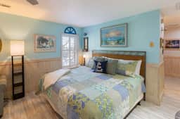 High Life on IOP 210" King Studio Walk to Beach & Dining