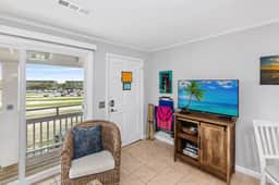 Breaking Away 206" | Bright 1BR Isle of Palms Rental