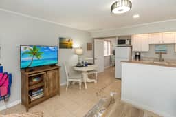 Breaking Away 206" | Bright 1BR Isle of Palms Rental