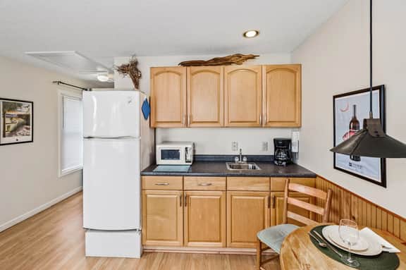 Two Eleven 211" King Studio Isle of Palms Cozy Hideaway