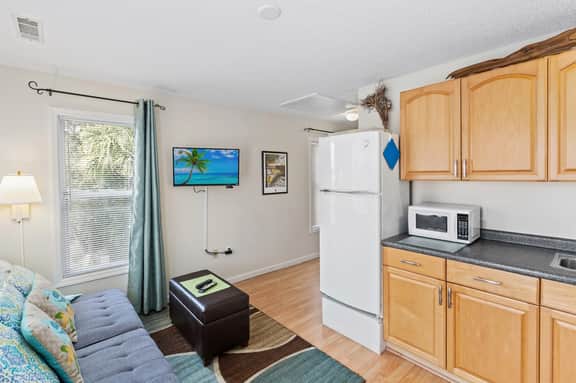 Two Eleven 211" King Studio Isle of Palms Cozy Hideaway