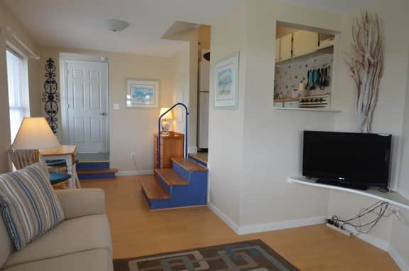 Bird’s Eye View 203" | 1BR Isle of Palms Rental w Balcony