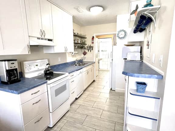 Home Sweet Home 103" | 1BR Isle of Palms Rental Walk to Beach