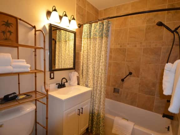 Easy Breezy 102" | 2BR Isle of Palms Rental -Easy Walk to Beach