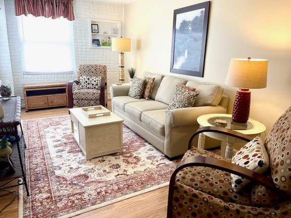 Easy Breezy 102" | 2BR Isle of Palms Rental -Easy Walk to Beach